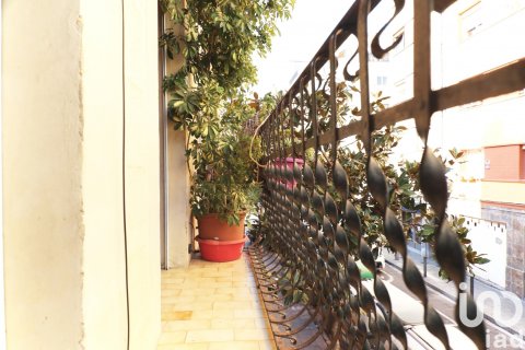 Huoneisto myytävänä L'Hospitalet de Llobregat, Barcelona, Espanja, 5 makuuhuonetta, 100 m2 No. 154047 - kuva 5