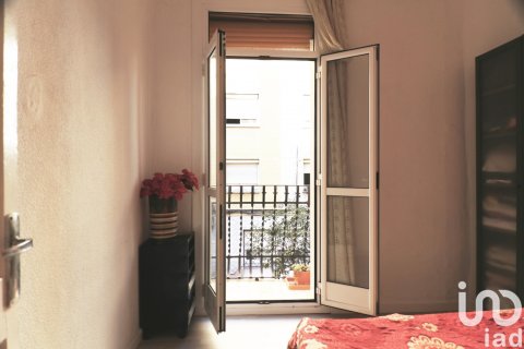 Huoneisto myytävänä L'Hospitalet de Llobregat, Barcelona, Espanja, 5 makuuhuonetta, 100 m2 No. 154047 - kuva 7