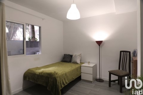 Huoneisto myytävänä L'Hospitalet de Llobregat, Barcelona, Espanja, 5 makuuhuonetta, 100 m2 No. 154047 - kuva 26