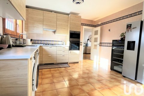 Продажа дома в Виланова-и-ла-Желтру, Барселона, Испания 4 спальни, 840м2 №154044 - фото 24