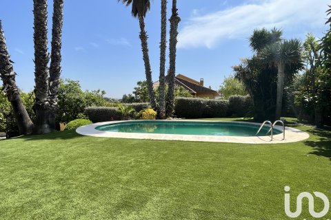 Продажа дома в Виланова-и-ла-Желтру, Барселона, Испания 4 спальни, 840м2 №154044 - фото 3