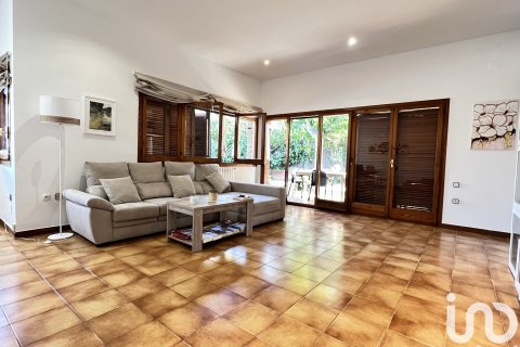 Продажа дома в Виланова-и-ла-Желтру, Барселона, Испания 4 спальни, 840м2 №154044 - фото 17