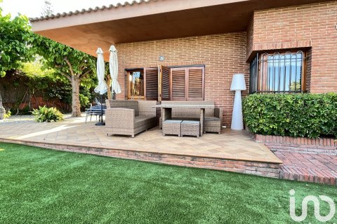 Продажа дома в Виланова-и-ла-Желтру, Барселона, Испания 4 спальни, 840м2 №154044 - фото 2