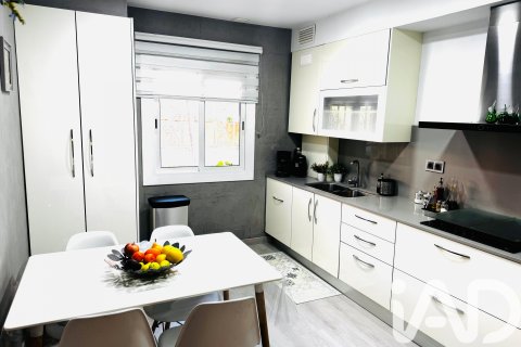 Kamienica w El Masnou, Barcelona, Hiszpania 5 sypialni, 236 mkw. nr 152627 – zdjęcie 13