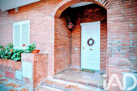 Kamienica w El Masnou, Barcelona, Hiszpania 5 sypialni, 236 mkw. nr 152627 – zdjęcie 2