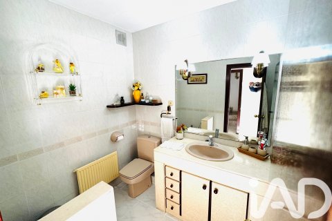 Kamienica w El Masnou, Barcelona, Hiszpania 5 sypialni, 236 mkw. nr 152627 – zdjęcie 6