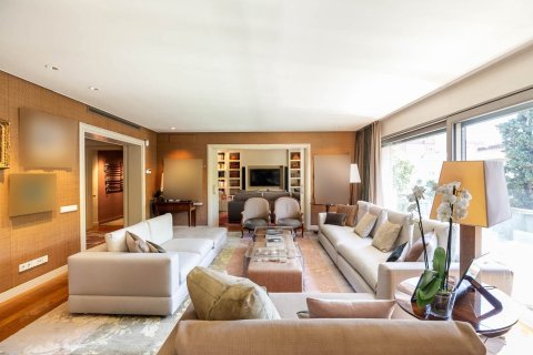 Apartamento en venta en Barcelona, España 5 dormitorios, No. 141020 - foto 1