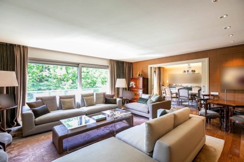 Apartamento en venta en Barcelona, España 5 dormitorios, No. 141020 - foto 2