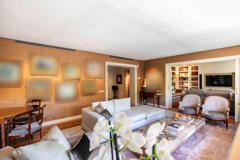 Apartamento en venta en Barcelona, España 5 dormitorios, No. 141020 - foto 5