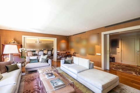 Apartamento en venta en Barcelona, España 5 dormitorios, No. 141020 - foto 4