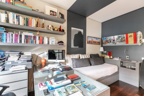 Apartamento en venta en Barcelona, España 6 dormitorios, No. 141017 - foto 28