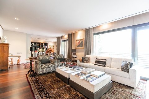 Apartamento en venta en Barcelona, España 6 dormitorios, No. 141017 - foto 23