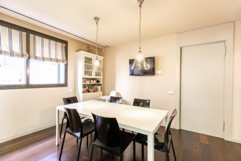 Apartamento en venta en Barcelona, España 6 dormitorios, No. 141017 - foto 27