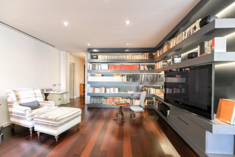 Apartamento en venta en Barcelona, España 6 dormitorios, No. 141017 - foto 21