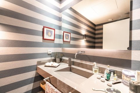 Apartamento en venta en Barcelona, España 6 dormitorios, No. 141017 - foto 26