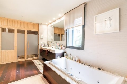 Apartamento en venta en Barcelona, España 6 dormitorios, No. 141017 - foto 14