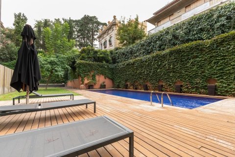 Apartamento en venta en Barcelona, España 6 dormitorios, No. 141017 - foto 5