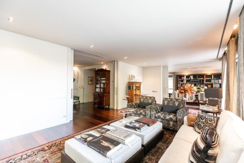 Apartamento en venta en Barcelona, España 6 dormitorios, No. 141017 - foto 24