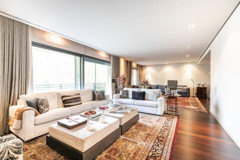 Apartamento en venta en Barcelona, España 6 dormitorios, No. 141017 - foto 2