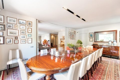 Apartamento en venta en Barcelona, España 6 dormitorios, No. 141017 - foto 8