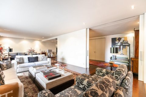 Apartamento en venta en Barcelona, España 6 dormitorios, No. 141017 - foto 3