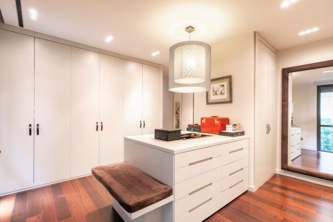 Apartamento en venta en Barcelona, España 6 dormitorios, No. 141017 - foto 13