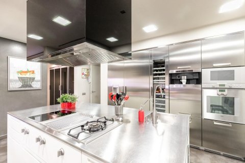 Apartamento en venta en Barcelona, España 6 dormitorios, No. 141017 - foto 10