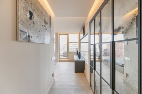 Huoneisto myytävänä Barcelona, Espanja, 3 makuuhuonetta, No. 141023 - kuva 17