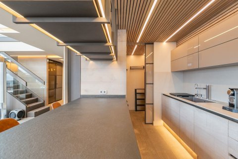 Huoneisto myytävänä Barcelona, Espanja, 3 makuuhuonetta, No. 141023 - kuva 10