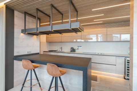 Huoneisto myytävänä Barcelona, Espanja, 3 makuuhuonetta, No. 141023 - kuva 8