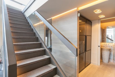 Huoneisto myytävänä Barcelona, Espanja, 3 makuuhuonetta, No. 141023 - kuva 15