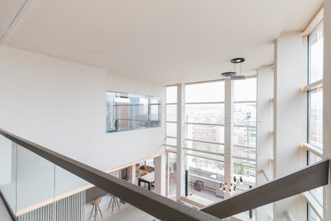 Huoneisto myytävänä Barcelona, Espanja, 3 makuuhuonetta, No. 141023 - kuva 16