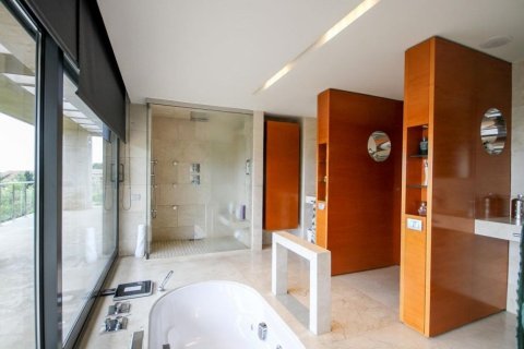 Сasa en venta en Barcelona, España 5 dormitorios, No. 141018 - foto 9