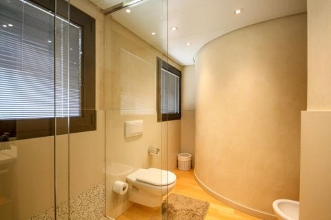 Сasa en venta en Barcelona, España 5 dormitorios, No. 141018 - foto 11