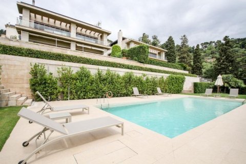 Сasa en venta en Barcelona, España 5 dormitorios, No. 141018 - foto 3