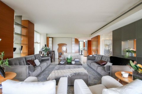 Сasa en venta en Barcelona, España 5 dormitorios, No. 141018 - foto 2