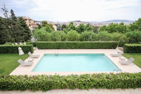 Сasa en venta en Barcelona, España 5 dormitorios, No. 141018 - foto 4