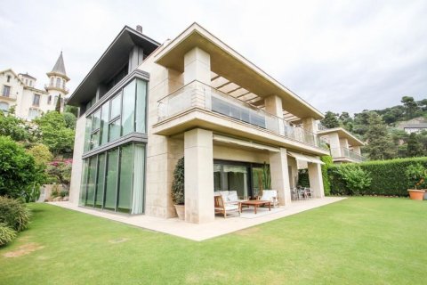 Сasa en venta en Barcelona, España 5 dormitorios, No. 141018 - foto 13