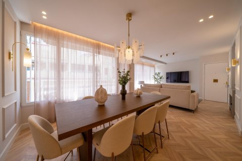 Apartment for sale in Madrid, Spain 3 bedrooms, 164 sq.m. No. 165655 - photo 9