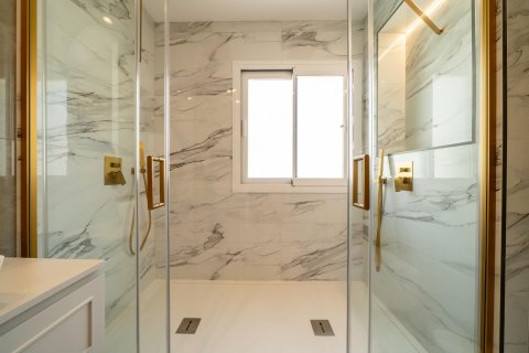 Apartment for sale in Madrid, Spain 3 bedrooms, 164 sq.m. No. 165655 - photo 24