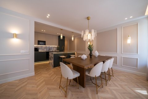 Apartment for sale in Madrid, Spain 3 bedrooms, 164 sq.m. No. 165655 - photo 7