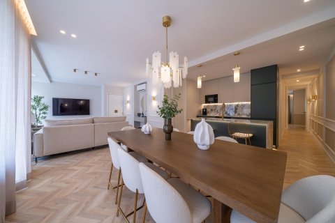 Apartment for sale in Madrid, Spain 3 bedrooms, 164 sq.m. No. 165655 - photo 10
