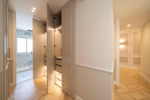 Apartment for sale in Madrid, Spain 3 bedrooms, 164 sq.m. No. 165655 - photo 23