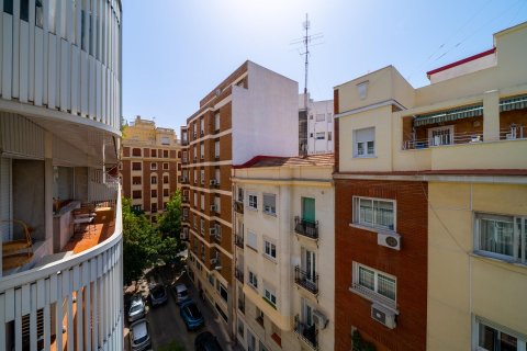Apartment for sale in Madrid, Spain 3 bedrooms, 164 sq.m. No. 165655 - photo 13