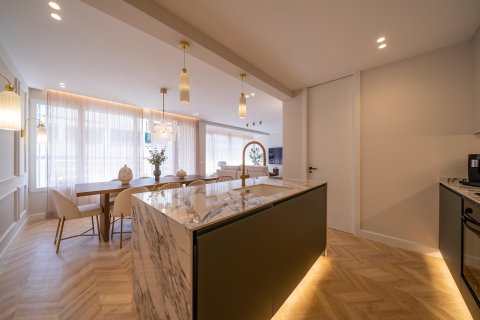 Apartment for sale in Madrid, Spain 3 bedrooms, 164 sq.m. No. 165655 - photo 18