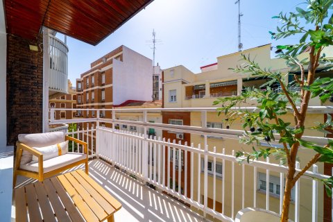 Apartment for sale in Madrid, Spain 3 bedrooms, 164 sq.m. No. 165655 - photo 11