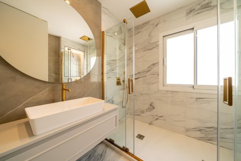 Apartment for sale in Madrid, Spain 3 bedrooms, 164 sq.m. No. 165655 - photo 25