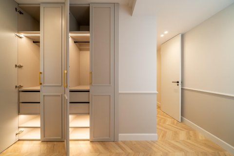 Apartment for sale in Madrid, Spain 3 bedrooms, 164 sq.m. No. 165655 - photo 22