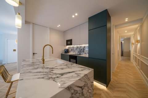 Apartment for sale in Madrid, Spain 3 bedrooms, 164 sq.m. No. 165655 - photo 17