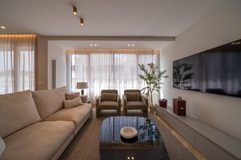 Apartment for sale in Madrid, Spain 3 bedrooms, 164 sq.m. No. 165655 - photo 4